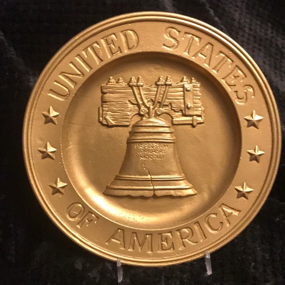 Sexton Gold plates-set of 2 - Picture 2 of 8